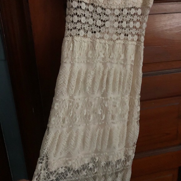 Ivory lace maxi dress with peakaboo - Picture 2 of 4